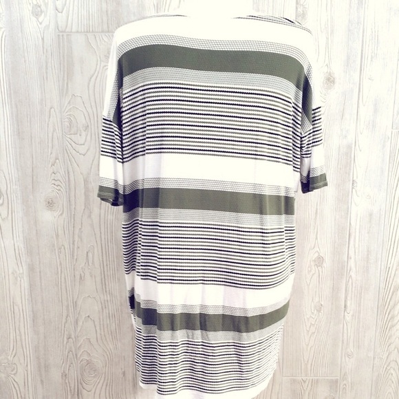 𝅺LULAROE Green White Striped Size Small Top - Picture 5 of 7